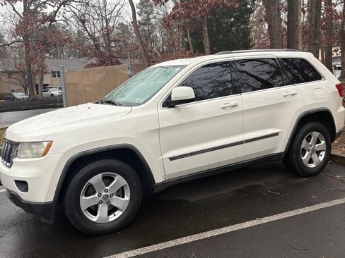 Used 2012 Jeep Grand Cherokee Laredo image 2