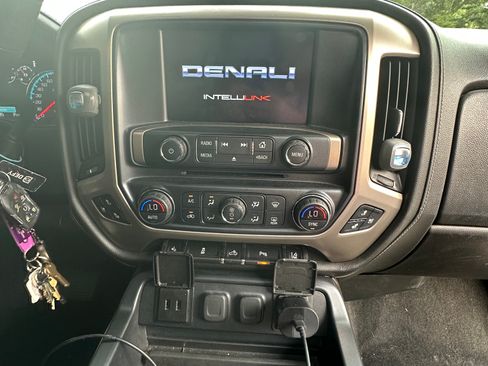 Used 2018 GMC Sierra 2500 Denali AWD/4WD image 21