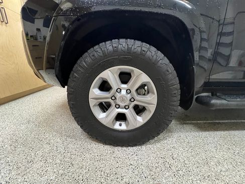 Used 2021 Toyota 4Runner SR5 Premium image 2