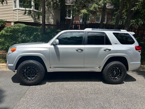 Used 2010 Toyota 4Runner SR5 RWD image 4