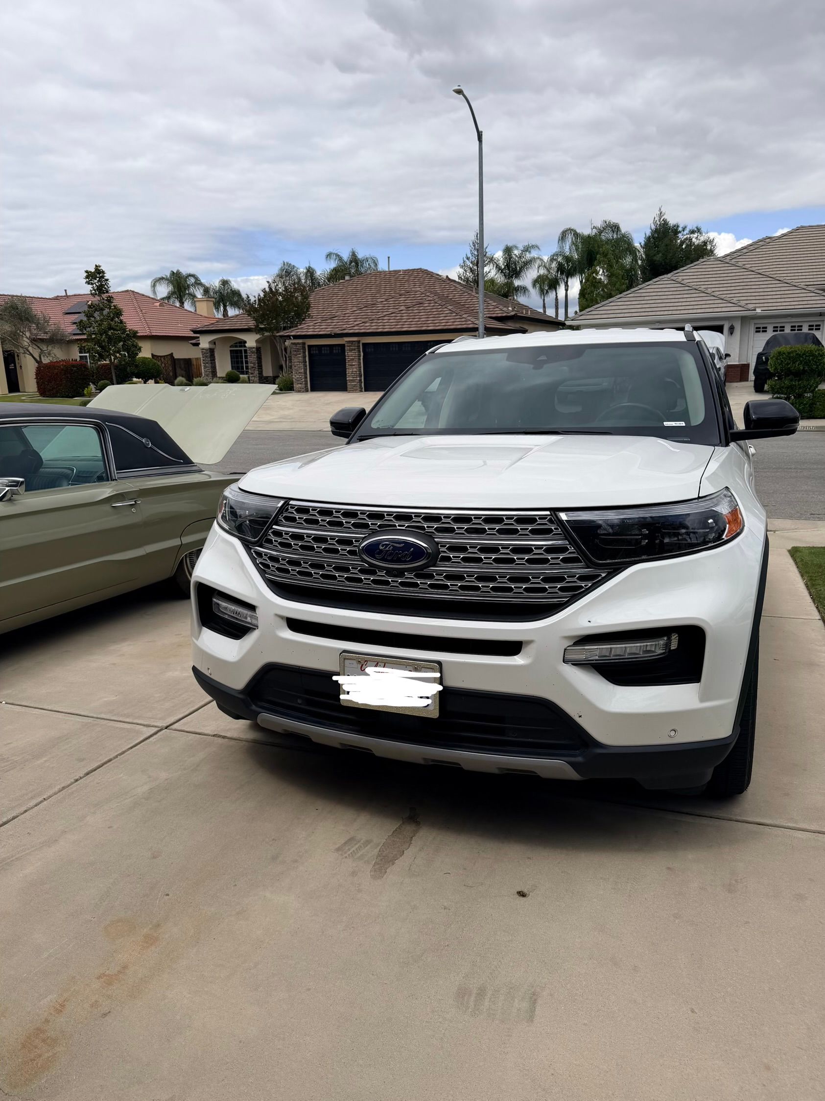 Used 2022 Ford Explorer Limited w/ Hybrid Equipment Group 310A RWD image 6