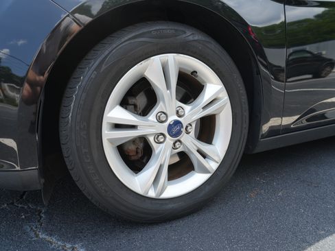 Used 2014 Ford Focus SE w/ SE Winter Package FWD image 20
