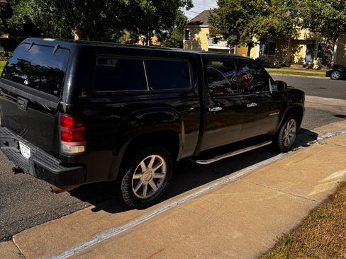 Used 2008 GMC Sierra 1500 Denali w/ Sun And Navigation Package AWD/4WD image 8