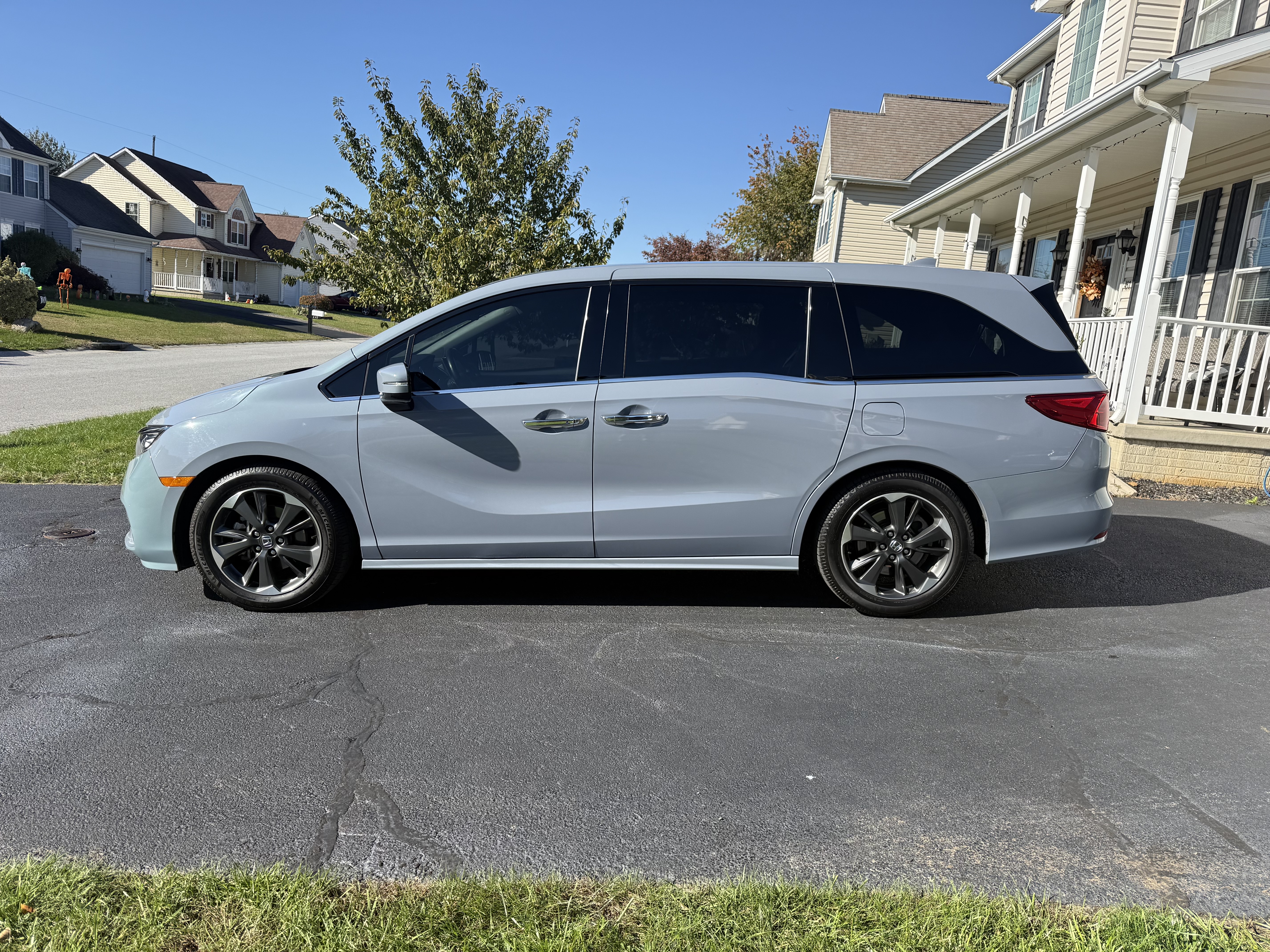 Used 2023 Honda Odyssey Elite image 4
