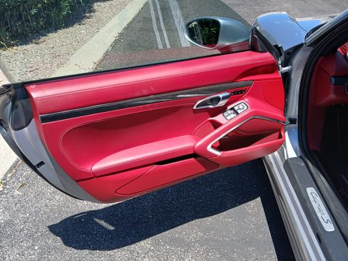 Used 2017 Porsche 718 Cayman S image 16