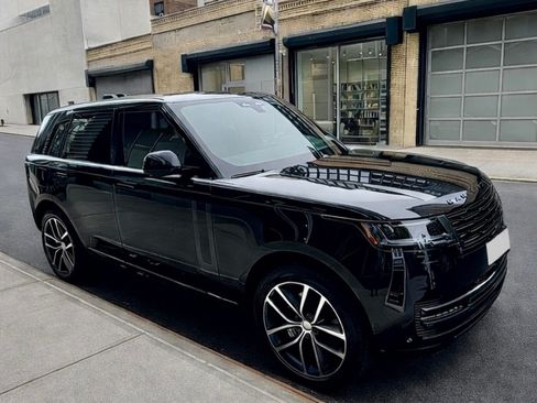 Used 2025 Land Rover Range Rover SE image 2