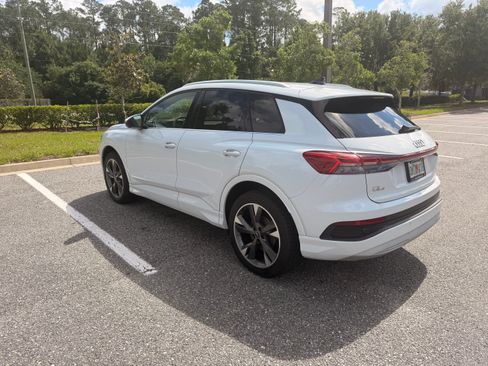 Used 2022 Audi Q4 e-tron Premium AWD/4WD image 10