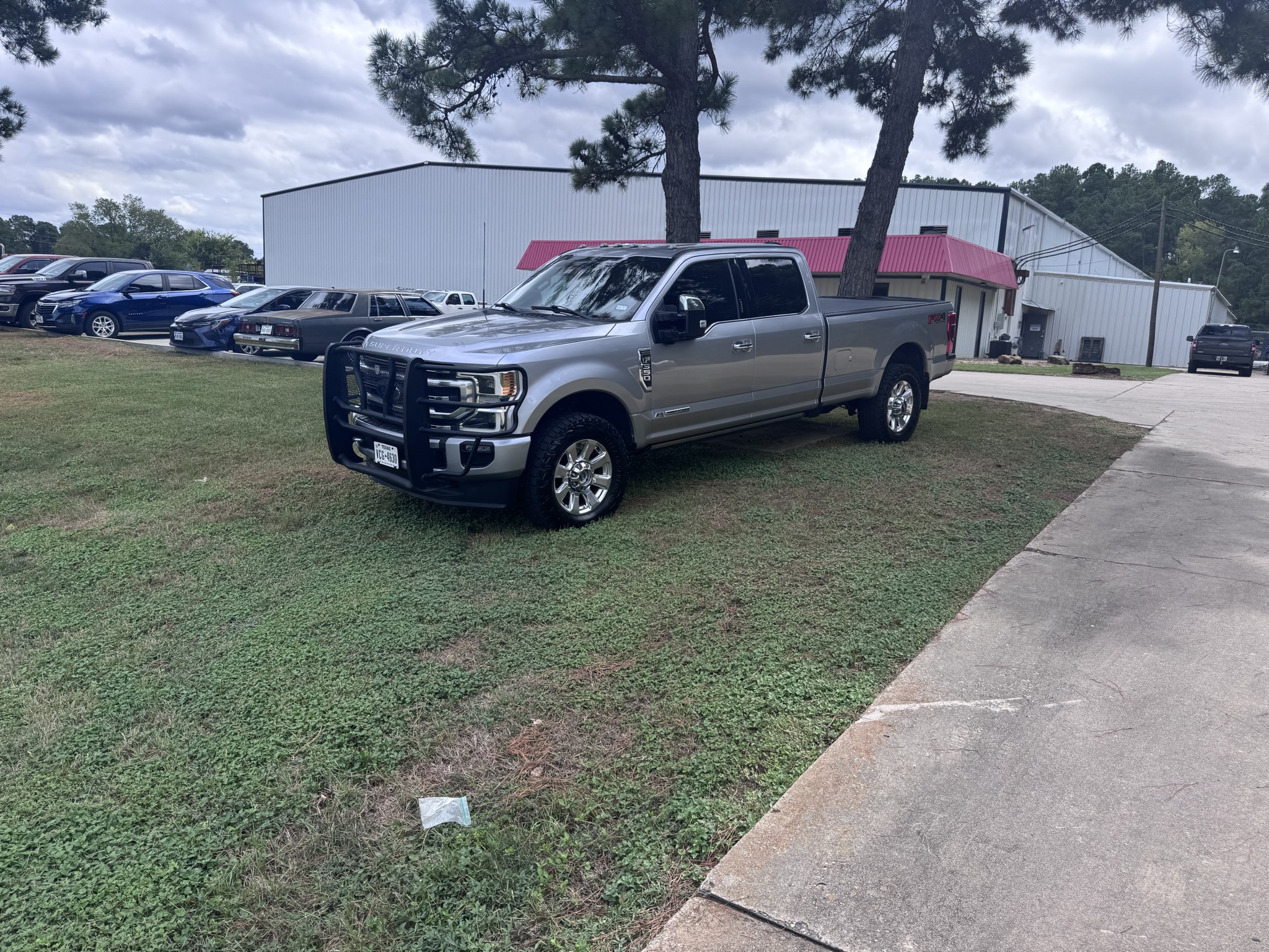 Used 2022 Ford F350 Platinum AWD/4WD image 2