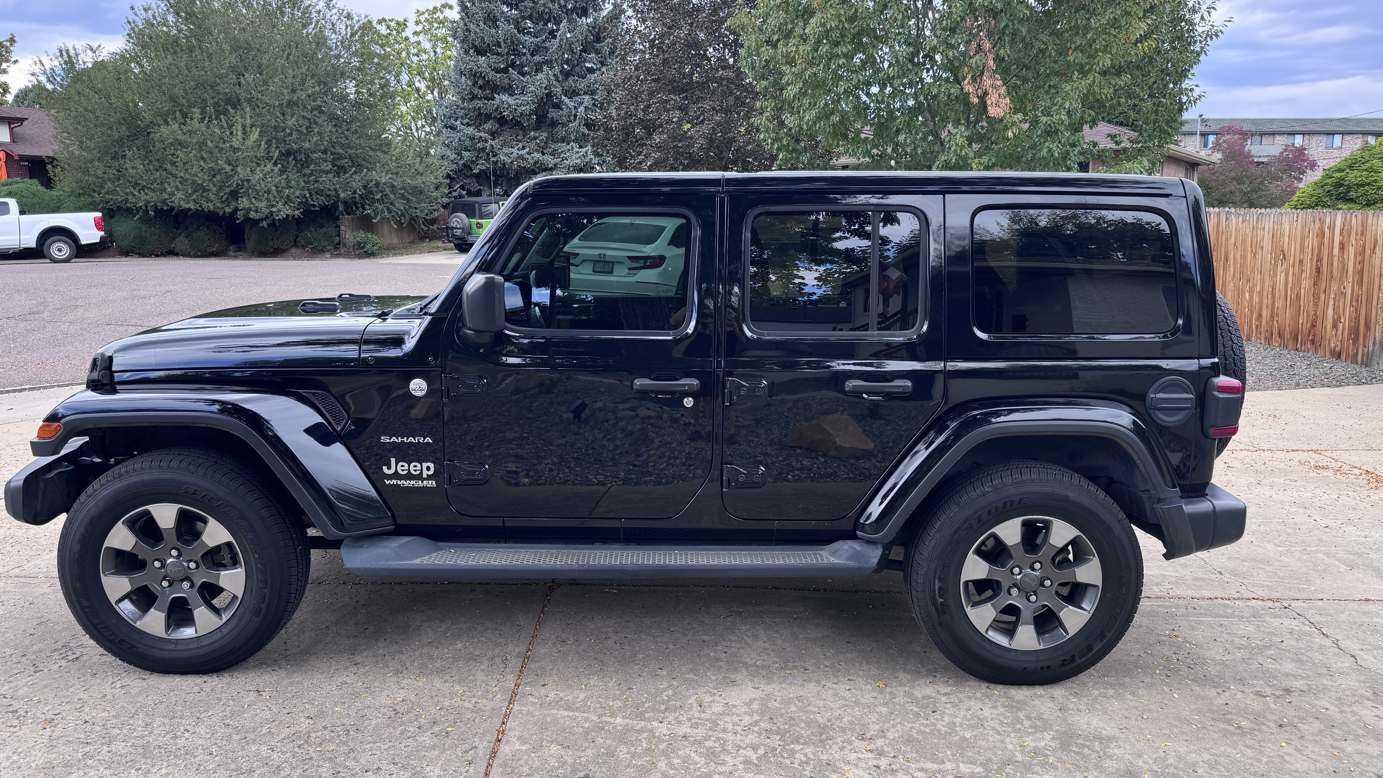 Used 2018 Jeep Wrangler Unlimited Sahara AWD/4WD image 5