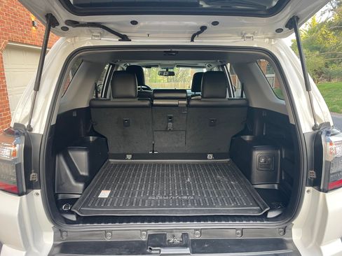 Used 2018 Toyota 4Runner SR5 Premium image 4