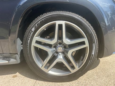 Used 2017 Mercedes-Benz GLS 550 4MATIC image 4
