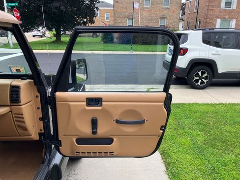 Used 1998 Jeep Wrangler Sahara AWD/4WD image 24