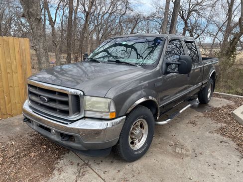 Used 2002 Ford F250 2WD Crew Cab Super Duty image 2