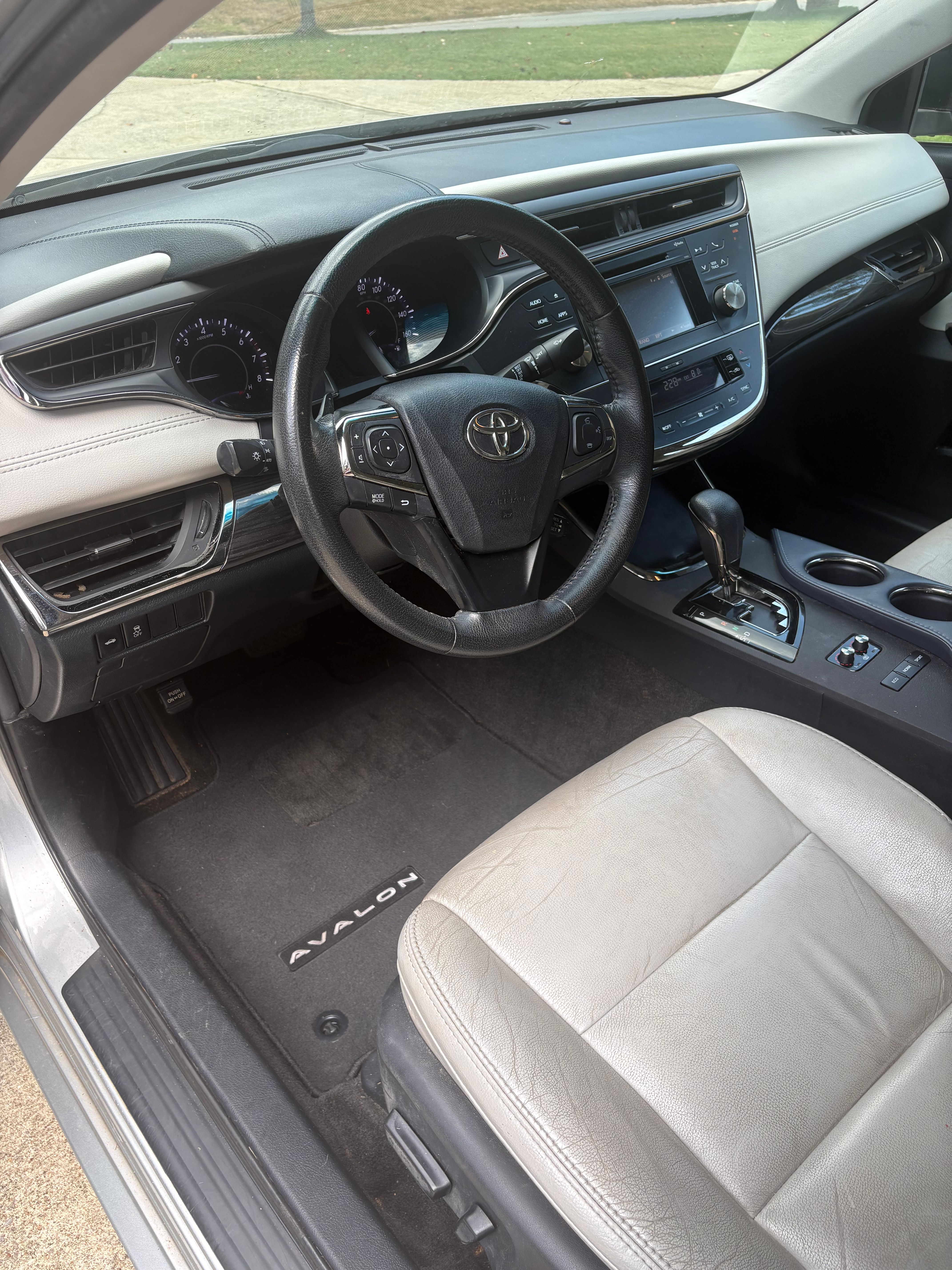 Used 2015 Toyota Avalon XLE FWD image 10