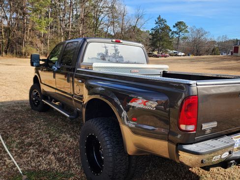 Used 2005 Ford F350 Lariat image 24