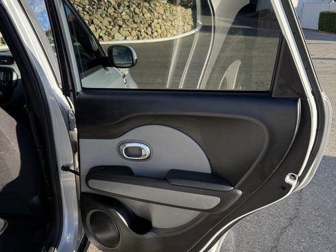 Used 2016 Kia Soul FWD image 8