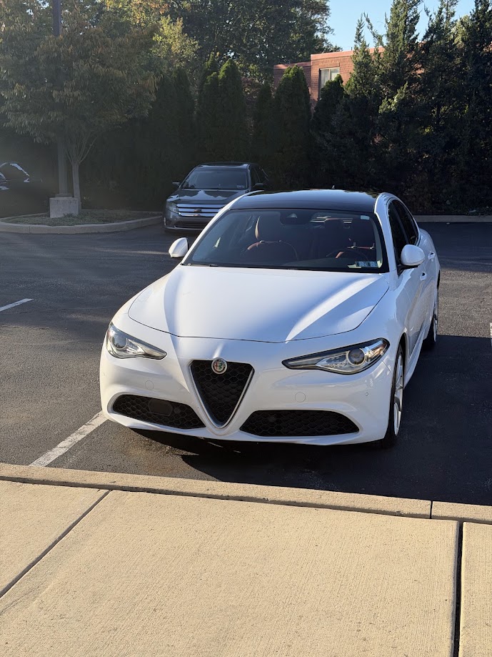 Used 2018 Alfa Romeo Giulia AWD image 1