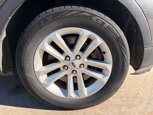 Used 2016 Ford Explorer XLT w/ Equipment Group 202A image 21