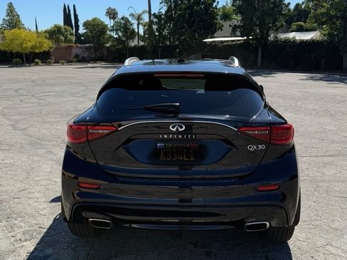 Used 2018 INFINITI QX30 w/ Navigation Package image 9