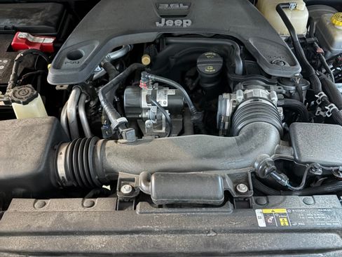 Used 2020 Jeep Wrangler Unlimited Sahara AWD/4WD image 11