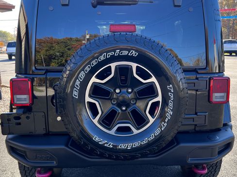 Used 2015 Jeep Wrangler Unlimited Rubicon image 8