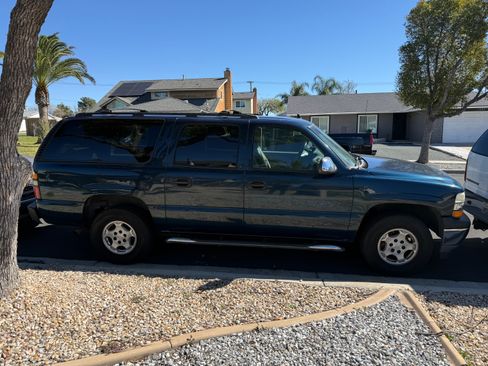 Used 2006 Chevrolet Suburban LS w/ Smart Select Package image 4