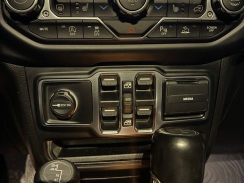 Used 2021 Jeep Gladiator Overland w/ Popular Equipment Package image 11