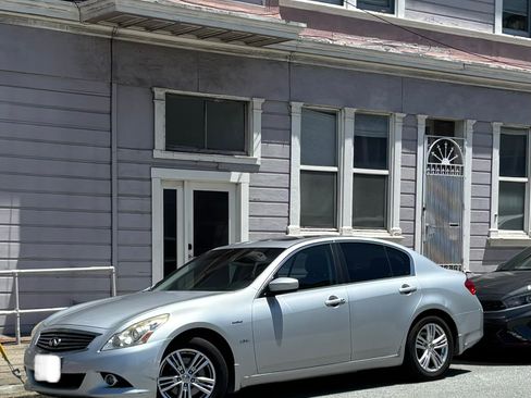 Used 2013 INFINITI G37 Journey w/ Premium Pkg RWD image 2