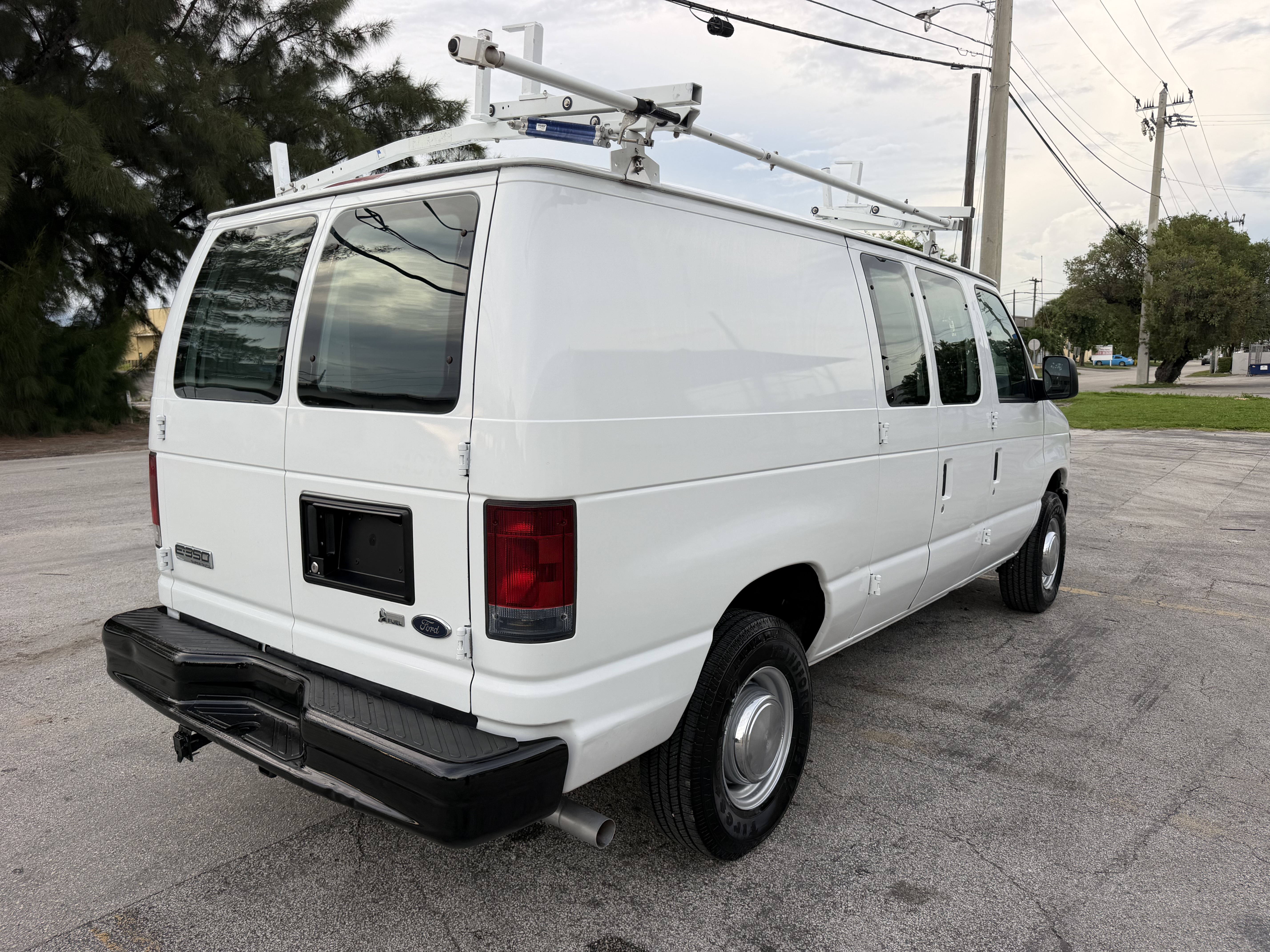 Used 2009 Ford E-350 and Econoline 350 Super Duty RWD image 5