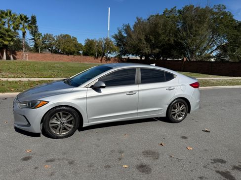 Used 2018 Hyundai Elantra SEL w/ Cargo Package image 10
