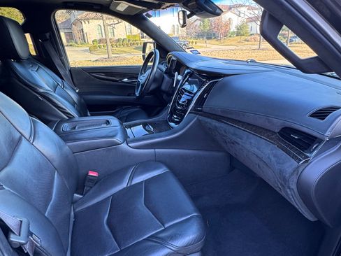 Used 2015 Cadillac Escalade Platinum image 12