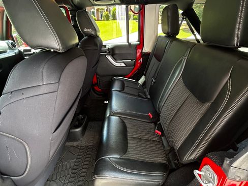Used 2014 Jeep Wrangler Unlimited Sport AWD/4WD image 13