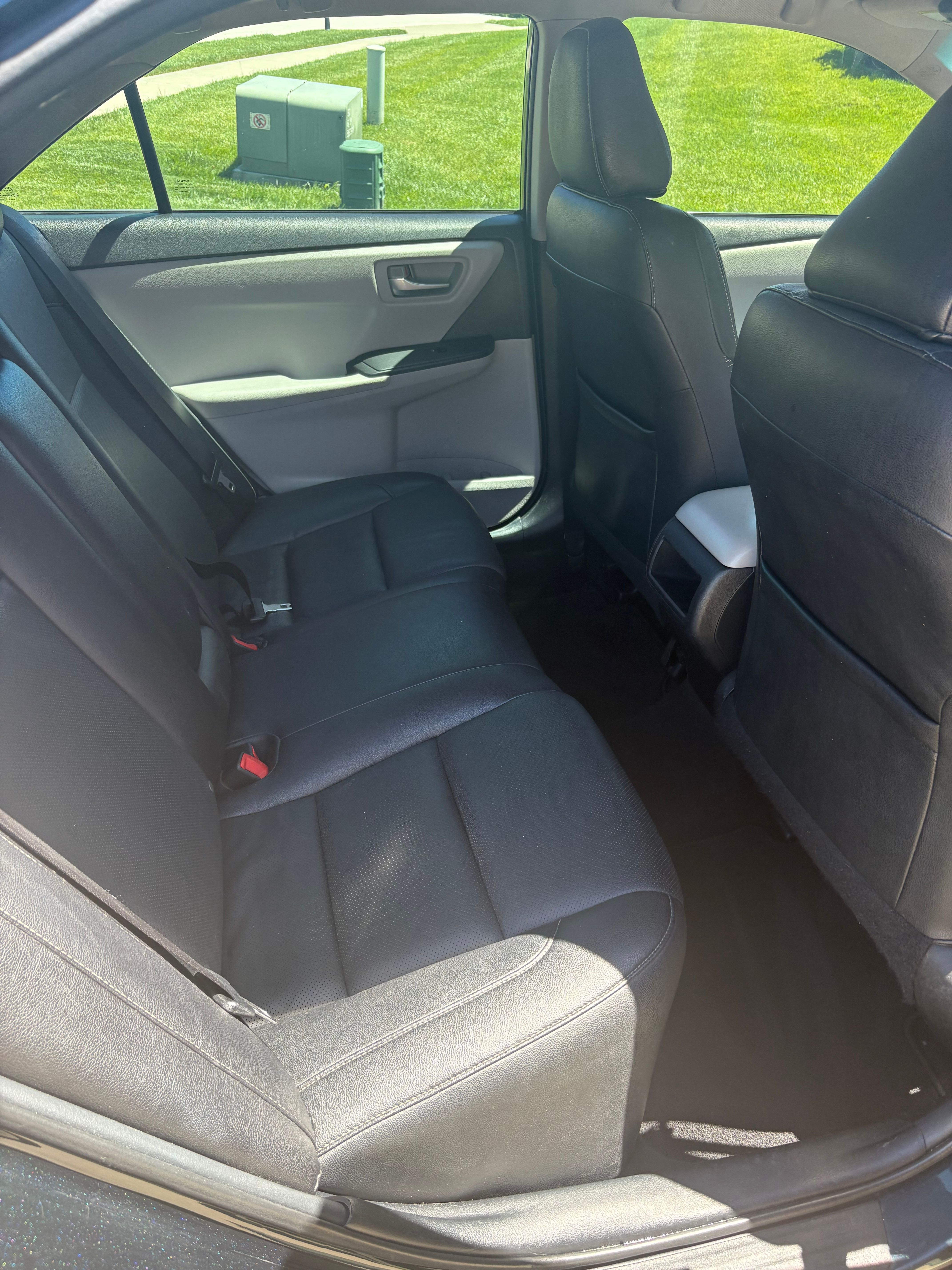 Used 2016 Toyota Camry SE FWD image 4