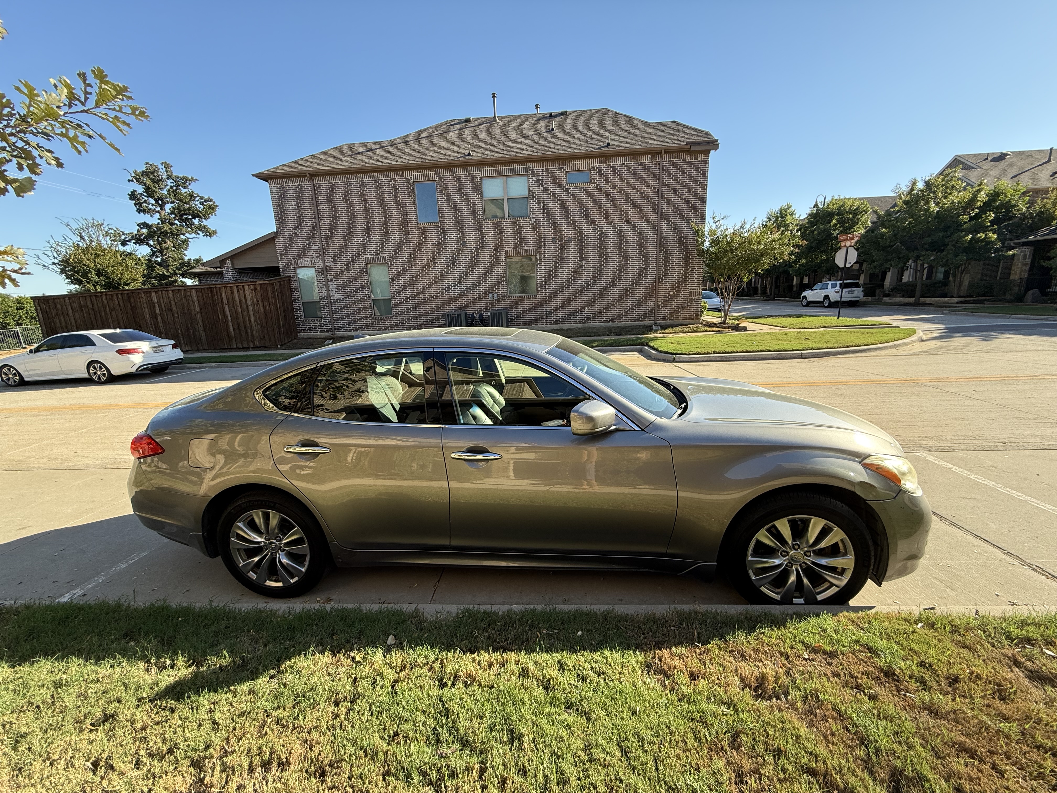 Used 2012 INFINITI M37 x w/ Premium Pkg AWD/4WD image 4