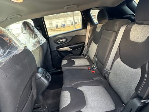 Used 2018 Jeep Cherokee Latitude image 10