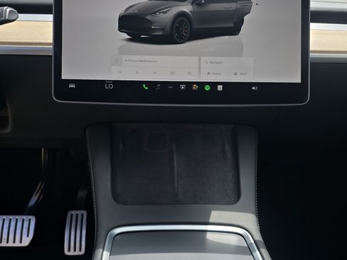 Used 2023 Tesla Model Y Performance AWD/4WD image 9