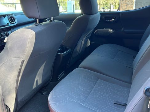 Used 2016 Toyota Tacoma TRD Off-Road w/ Premium & Technology Package image 17