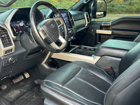 Used 2022 Ford F250 Lariat w/ Black Appearance Package AWD/4WD image 13