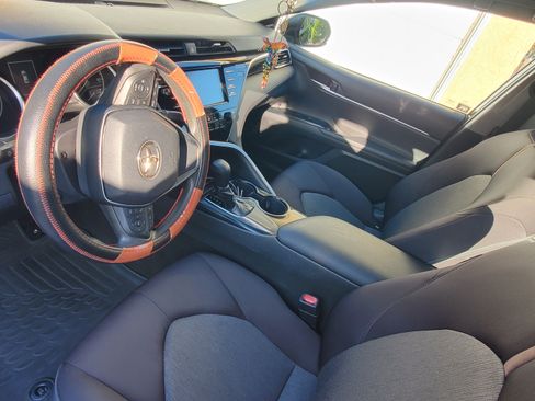 Used 2018 Toyota Camry LE image 15