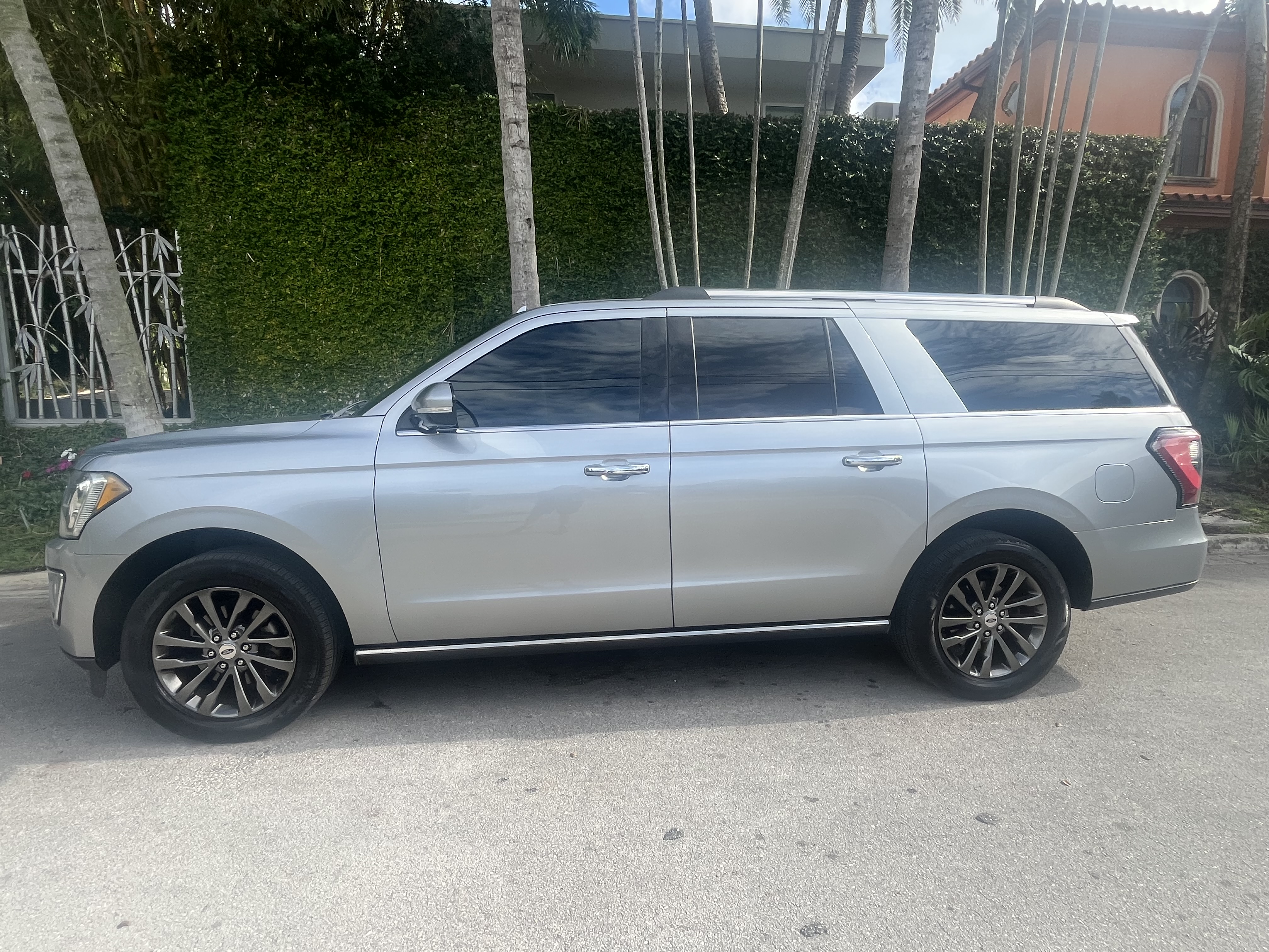Used 2020 Ford Expedition Max Limited RWD image 24