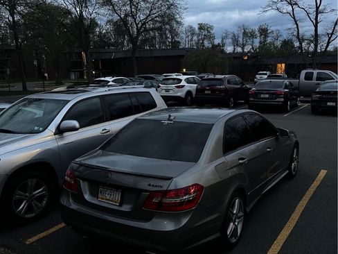 Used 2011 Mercedes-Benz E 550 4MATIC Sedan image 11