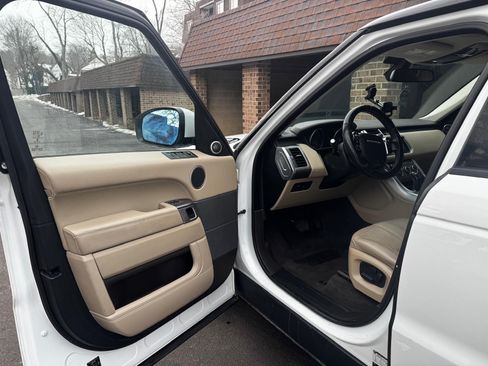 Used 2015 Land Rover Range Rover Sport SE image 12