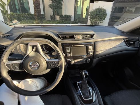 Used 2020 Nissan Rogue S image 2