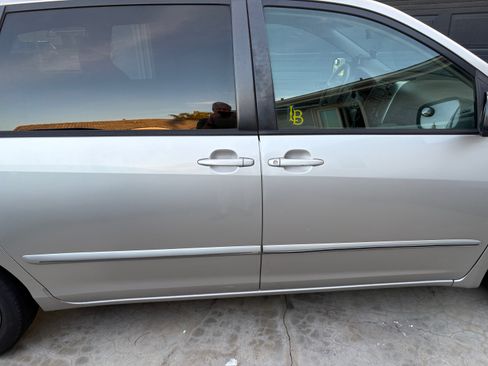 Used 2009 Toyota Sienna LE image 17