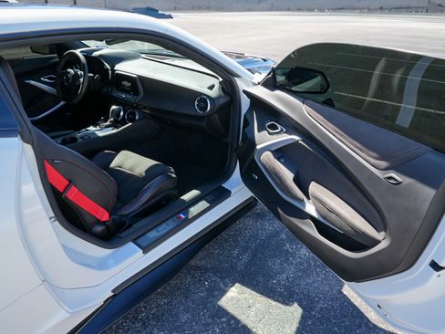 Used 2021 Chevrolet Camaro ZL1 image 8