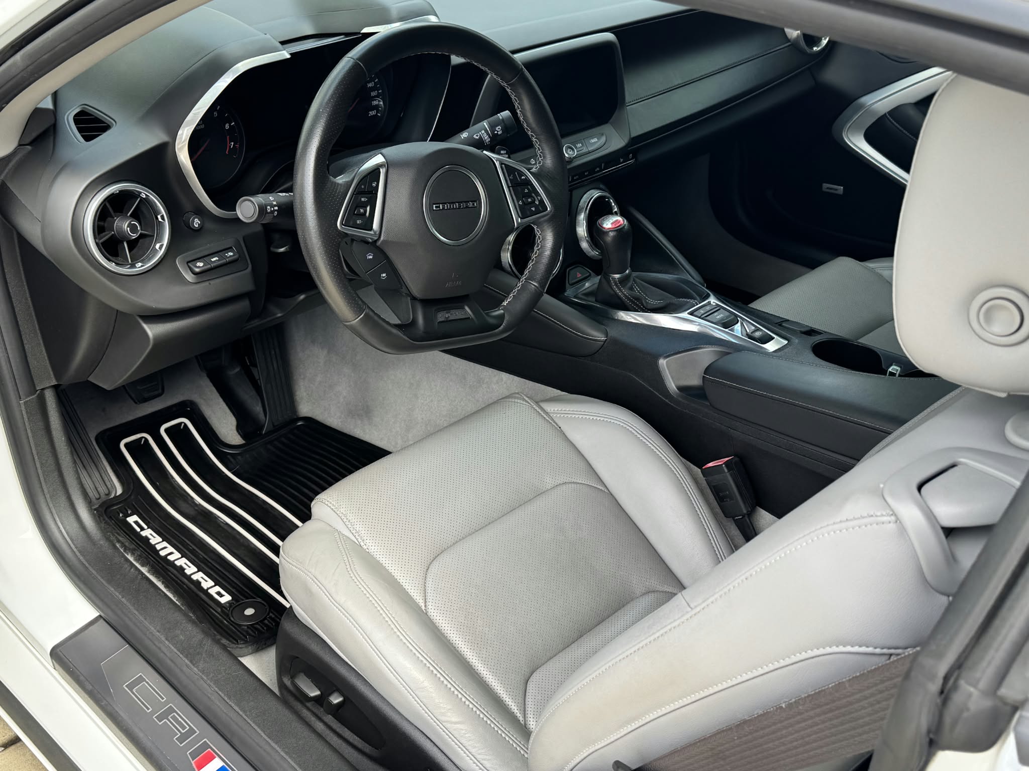 Used 2017 Chevrolet Camaro SS RWD image 8