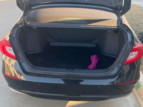 Used 2018 Honda Accord Touring image 11