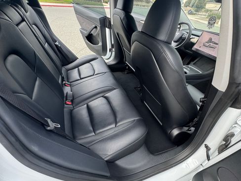 Used 2023 Tesla Model 3 Standard Range image 24