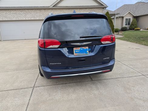 Used 2018 Chrysler Pacifica Limited w/ Advanced Safetytec Group image 6