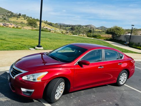 Used 2013 Nissan Altima 2.5 S image 1
